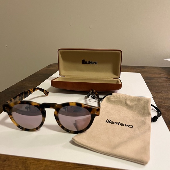 illesteva Leonard Brown Tortoise Sunglasses with Rose Mirrored Lenses - Picture 1 of 8